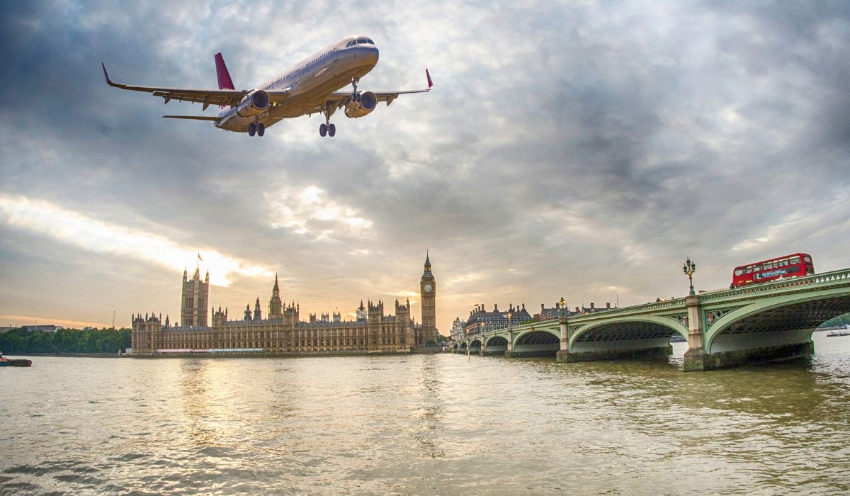 airplane landing london